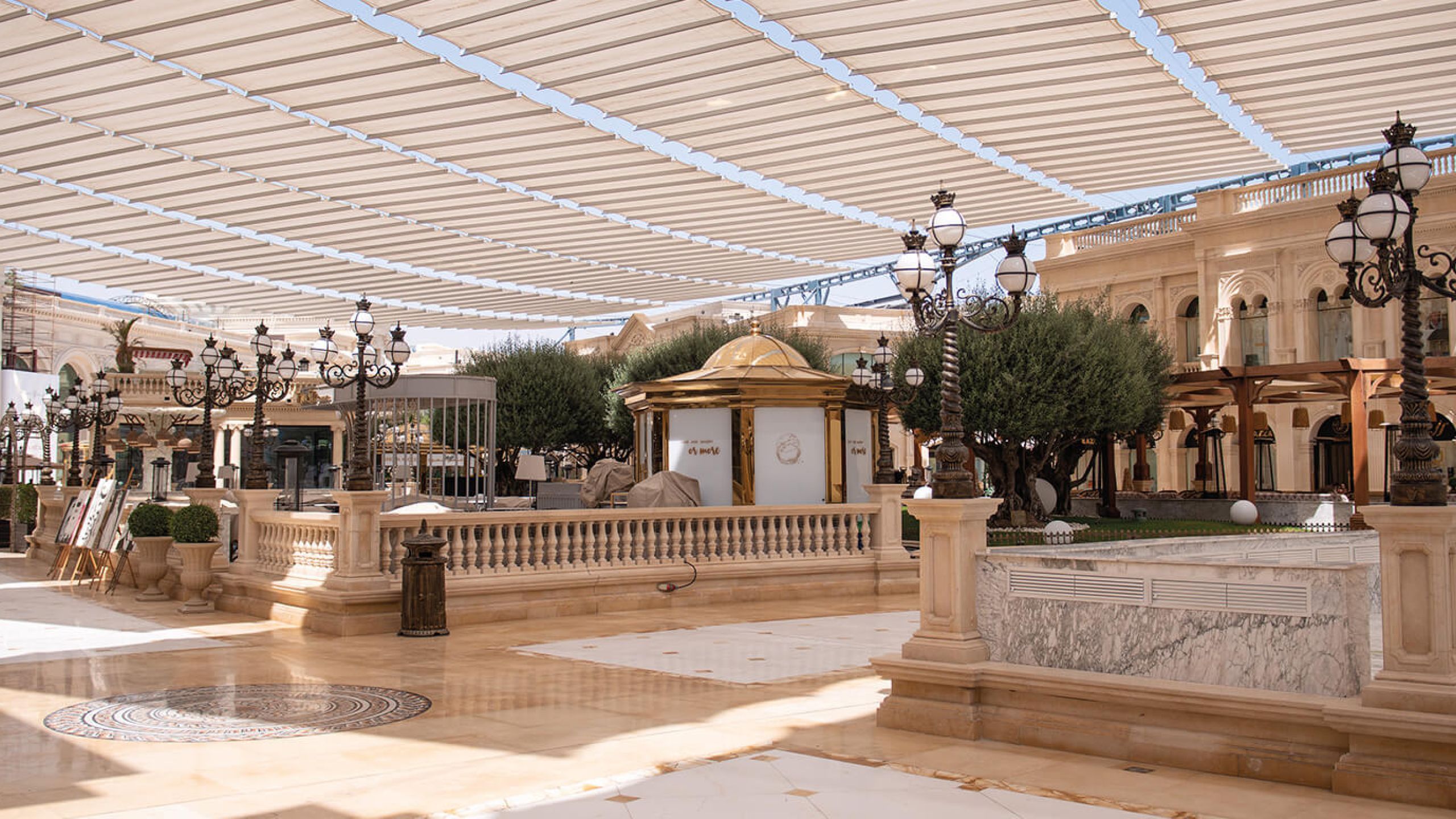 Al Hazm Mall: 9,000 m² retractable PVC membrane roof by PFEIFER Structures in Doha.